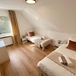 Ruhige Lage In - Warm & Komfortabel Mit Parkplatz *