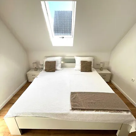 Ruhige In - Warm & Komfortabel Mit Parkplatz ゾルタウ