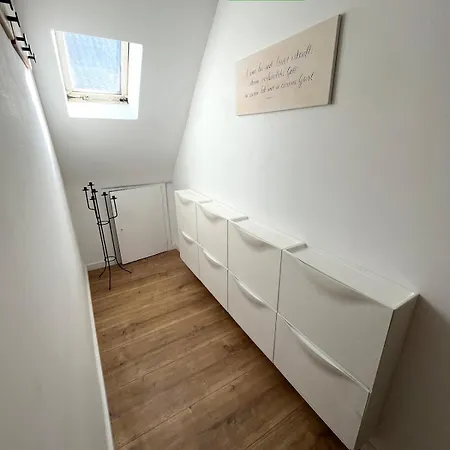 アパート Ruhige In - Warm & Komfortabel Mit Parkplatz ゾルタウ